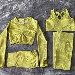 Gymshark Adapt Camo 4 piece set EUC